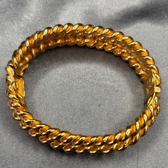 Kenneth Jay Lane Gold look Braided Bracelet - Picture 4 of 5